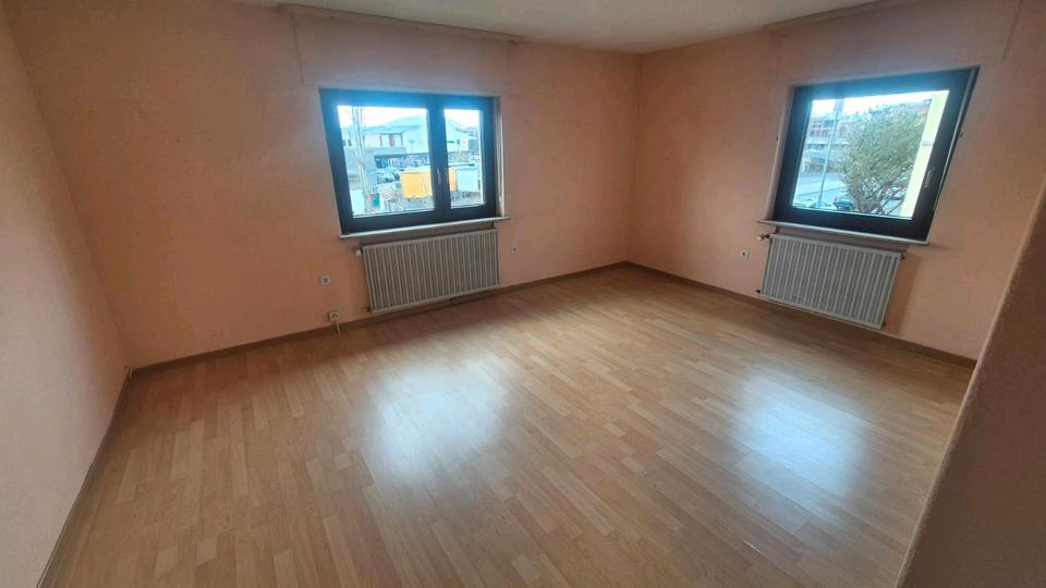 Etagenwohnung Petersberg - 3 Zimmer, 92 m&sup2;, 900&euro; | Angebot:26374977