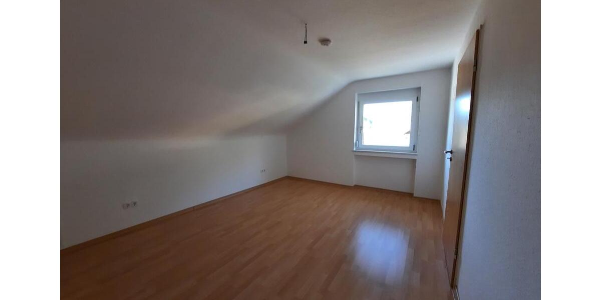 3-Zimmer- DG -Wohnung in Lenzkirch – ab sofort zu vermieten 3 zimmer