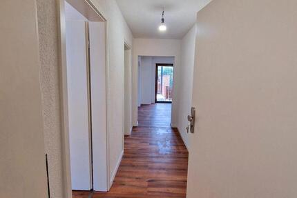 OG Wohnung, Garten, Parkplatz 4 zimmer