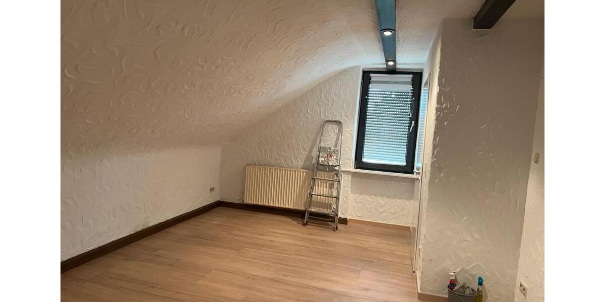 Dachgeschoßwohnung Sankt Ingbert - 3 Zimmer, 80 m&sup2;, 700&euro; | Angebot:26463375
