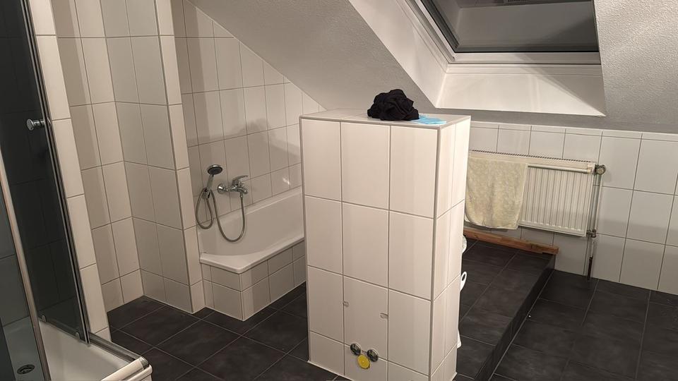 Dachgeschoßwohnung Bous - 5 Zimmer, 165 m&sup2;, 1.000&euro; | Angebot:25025158