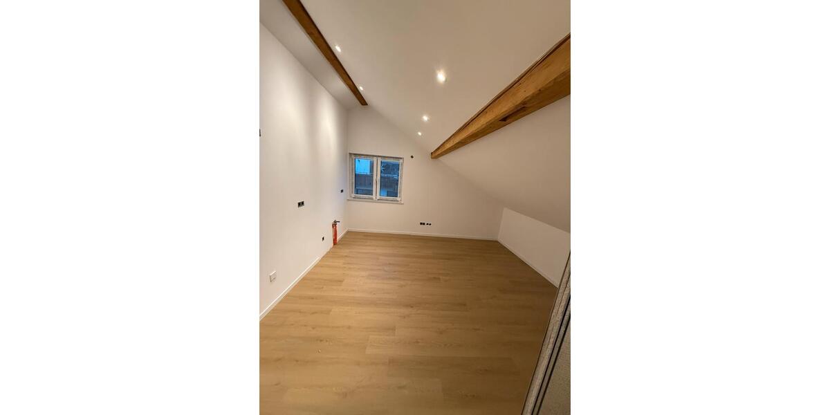 Dachgeschoßwohnung Philippsburg - 2 Zimmer, 70 m&sup2;, 1.100&euro; | Angebot:23811956