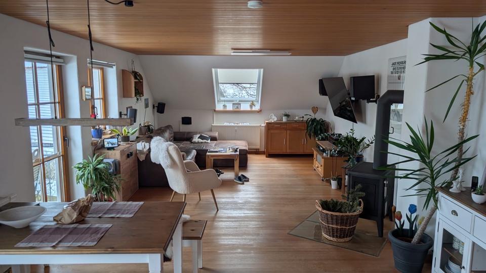 Dachgeschoßwohnung Argenbühl - 5 Zimmer, 141 m&sup2;, 1.500&euro; | Angebot:25280230