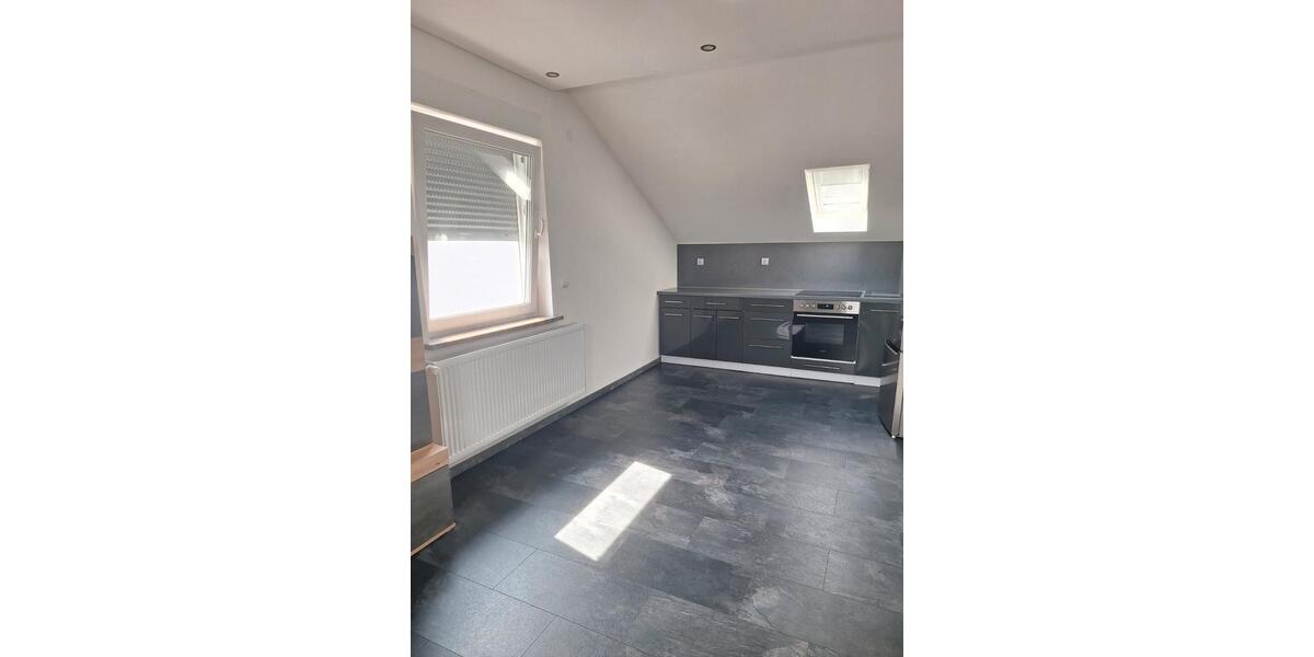 Dachgeschoßwohnung Bretten - 3 Zimmer, 80 m&sup2;, 900&euro; | Angebot:26022406