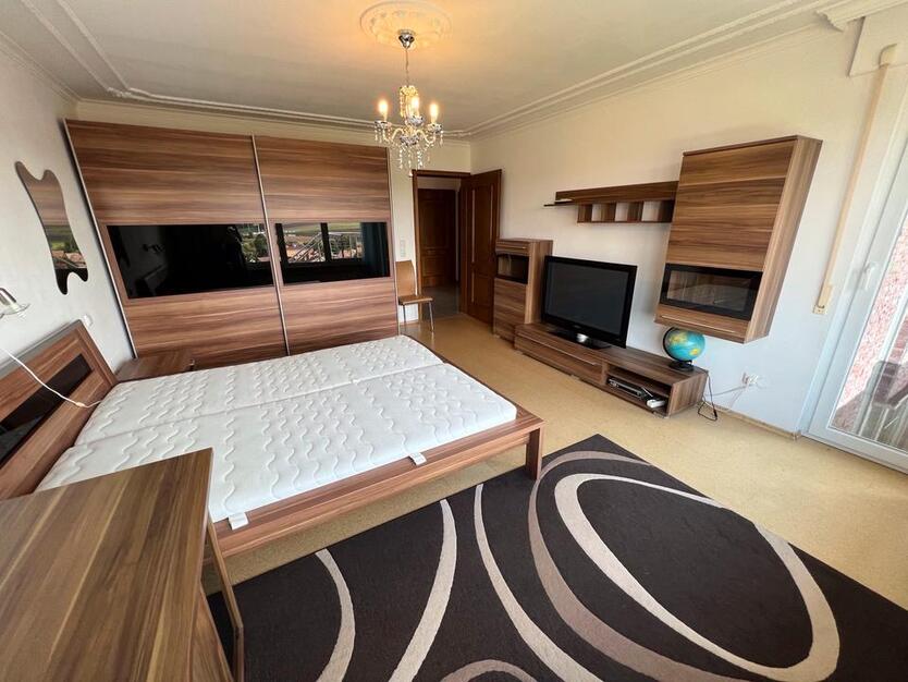 Großzügige 160m² 3-Zimmer Wohnung mit Wintergarten & Extra-Büro