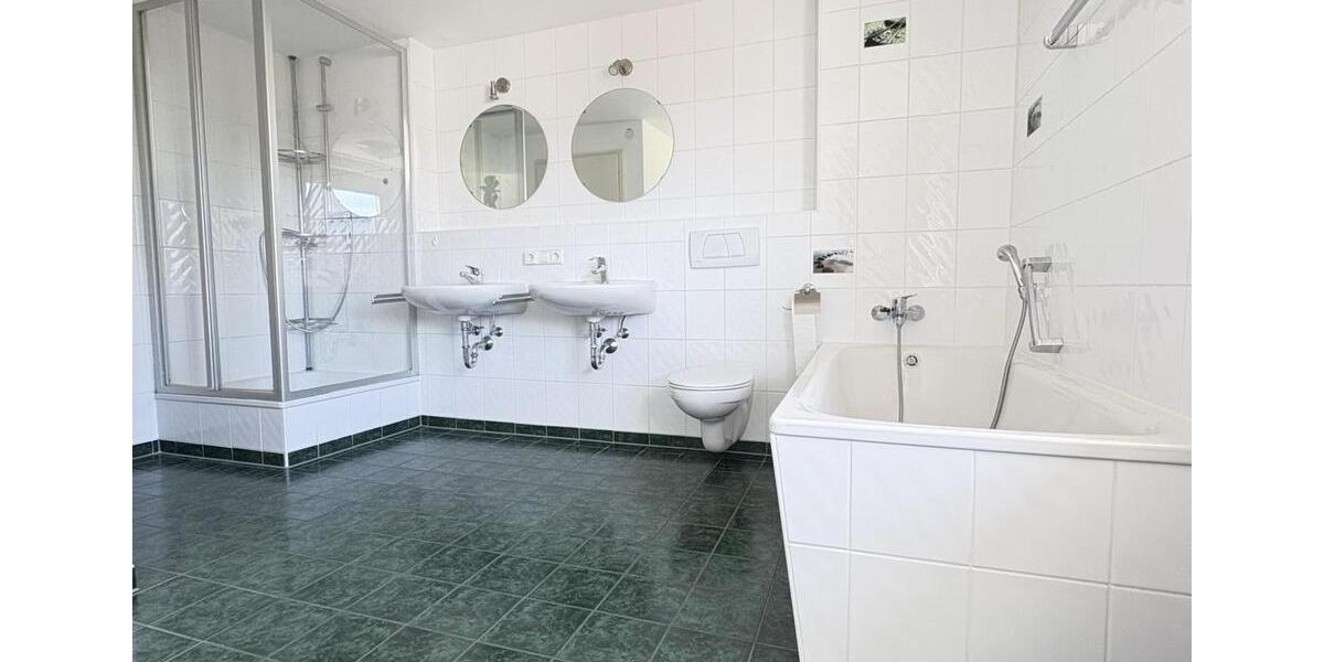 Doppelhaushälfte Bad Saulgau - 7 Zimmer, 200 m&sup2;, 1.500&euro; | Angebot:25105759