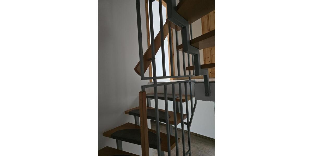 Modernes Reihenendhaus nebst 2 Garagen, Küche, Garten 4 zimmer