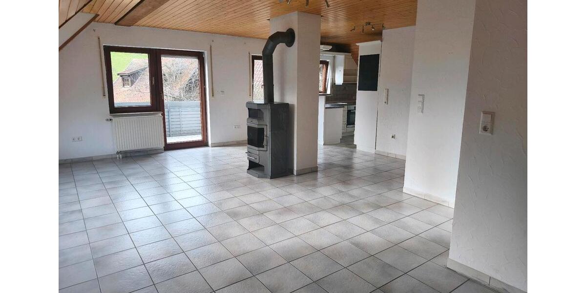 Dachgeschoßwohnung Schrozberg - 3 Zimmer, 92 m&sup2;, 900&euro; | Angebot:25510151