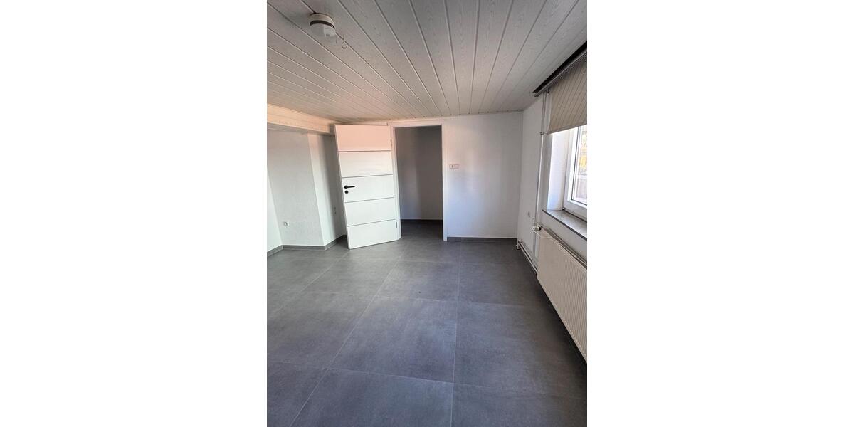 Etagenwohnung Neukirchen - 3 Zimmer, 120 m&sup2;, 1.400&euro; | Angebot:26148673