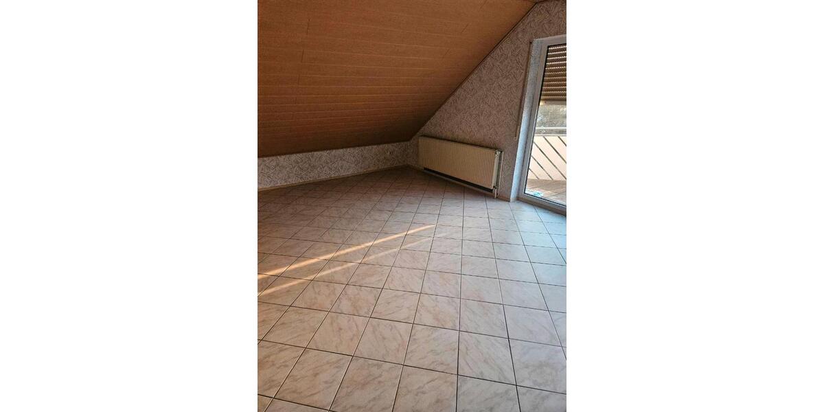 Dachgeschoßwohnung Niederaula - 4 Zimmer, 107 m&sup2;, 950&euro; | Angebot:26065932