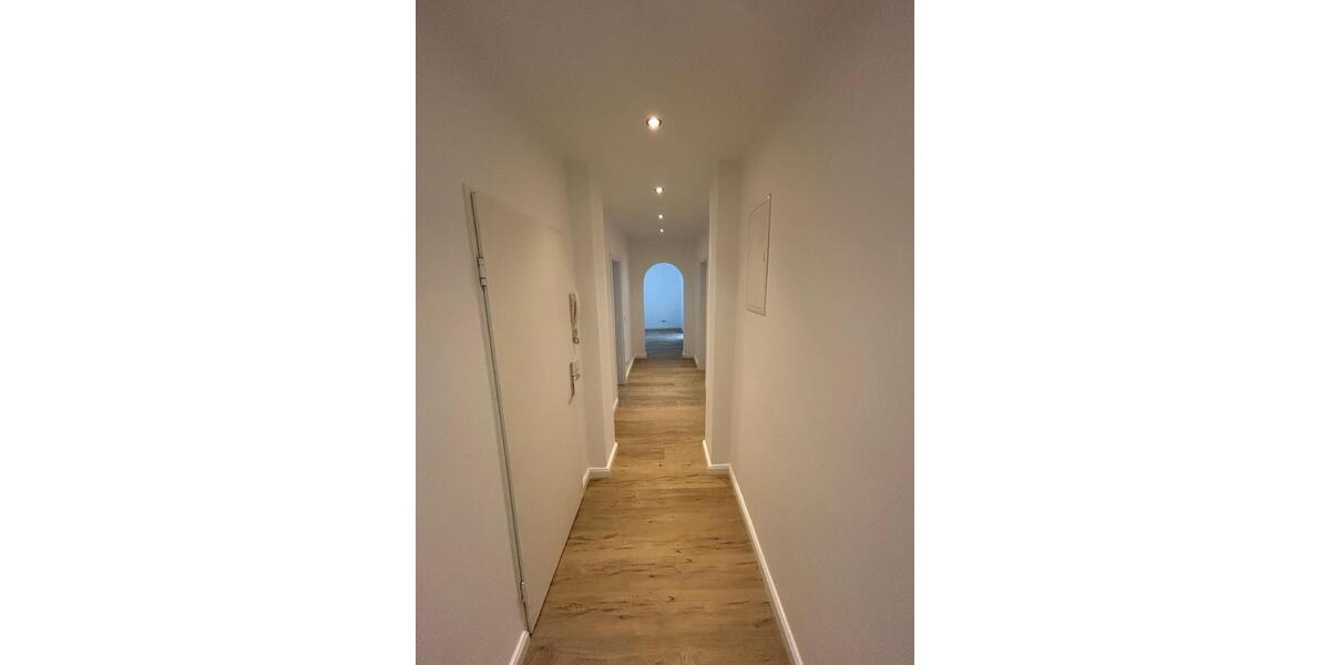 **Kernsaniertes WG-Zimmer mit Einbauküche und Balkon in Wuppertal** 1 zimmer