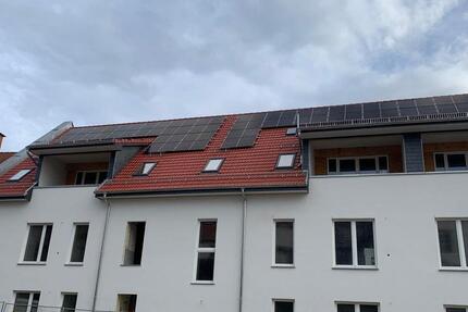 ERSTBEZUG - Traumhafte 3-Raum-Dachgeschosswohnung mit Blick auf das Stadtschloss und die Basilika von Hecklingen 3 zimmer