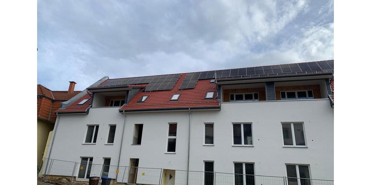 ERSTBEZUG - Traumhafte 3-Raum-Dachgeschosswohnung mit Blick auf das Stadtschloss und die Basilika von Hecklingen 3 zimmer
