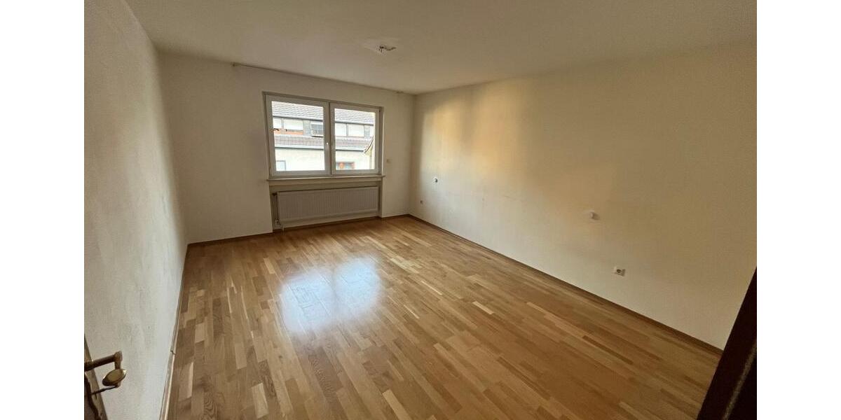 Großzügige 3 Zimmer Wohnung mit großer Dachterrasse 3 zimmer