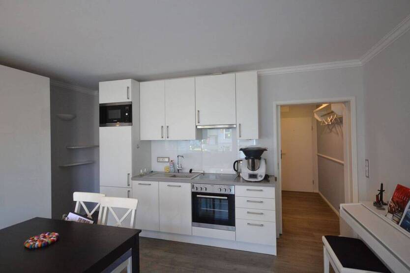 HVV Immobilien: Moderne, super ausgestattete 1,5 Zimmer-ObergeschossWohnung mit Balkon in zentral gelegener Lage zu vermieten!
