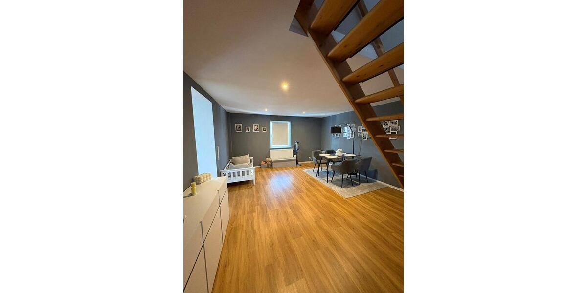 Dachgeschoßwohnung Neunkirchen - 4 Zimmer, 120 m&sup2;, 970&euro; | Angebot:26643919