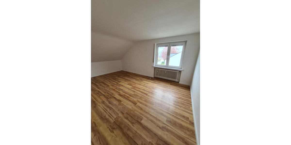 Renovierte Wohnung mit Balkon 5 zimmer