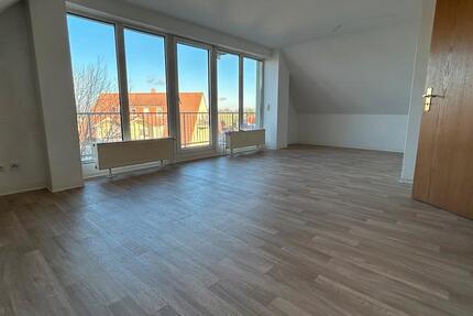 Genau das Richtige! Helle 3-Zimmer-Wohnung mit Balkon im Dachgeschoss! 3 zimmer