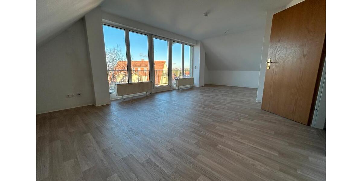 Genau das Richtige! Helle 3-Zimmer-Wohnung mit Balkon im Dachgeschoss! 3 zimmer