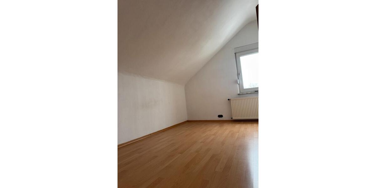 Dachgeschoßwohnung Gießen - 5 Zimmer, 105 m&sup2;, 1.450&euro; | Angebot:24855375