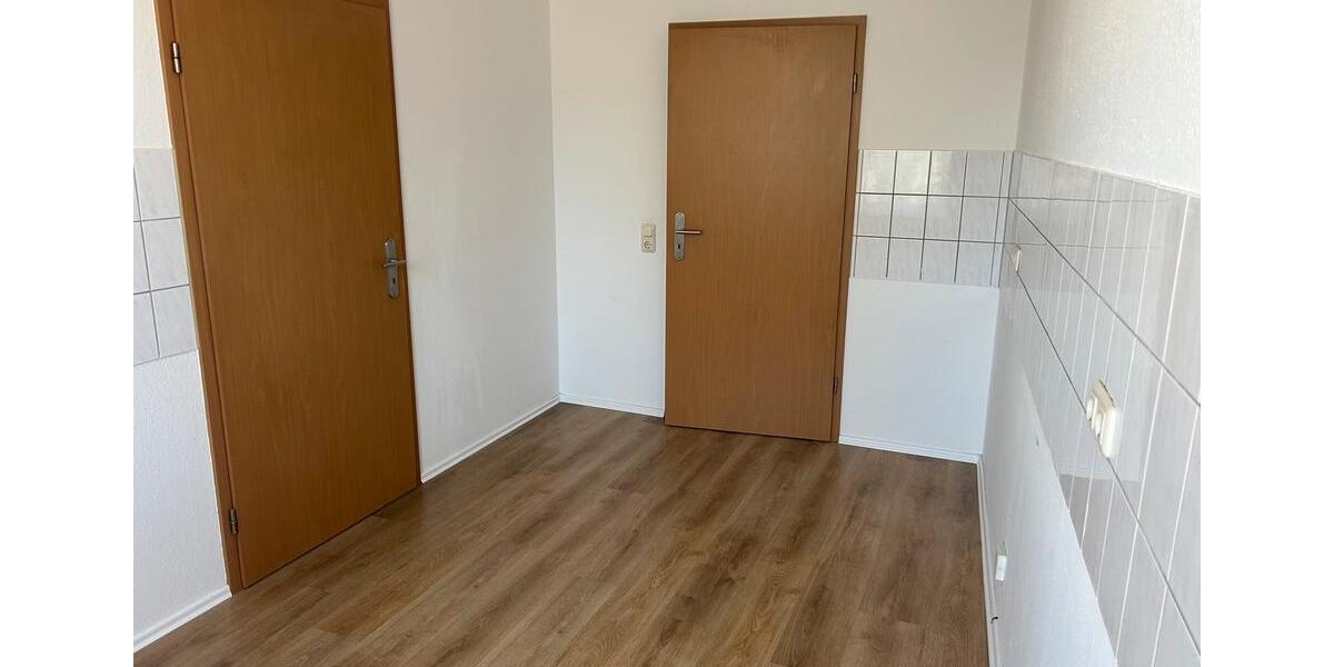 Etagenwohnung Crimmitschau - 4 Zimmer, 100 m&sup2;, 500&euro; | Angebot:26648970