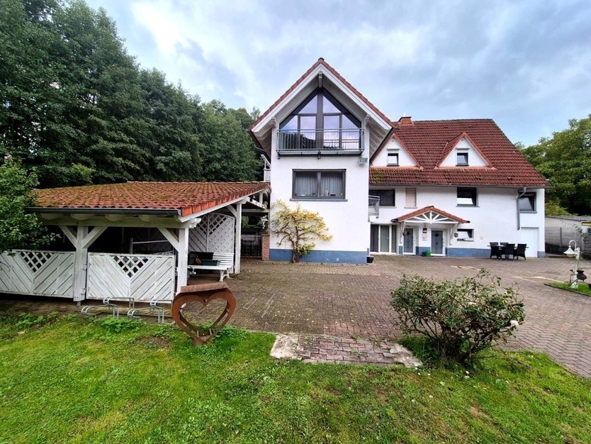 Gepflegte, großzügige 2-Etagen-Wohnung mit Kamin & Carport zu vermieten – wohnen wie im eigenen Haus 5 zimmer