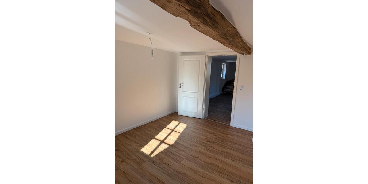 Etagenwohnung Schwalmstadt - 5 Zimmer, 145 m&sup2;, 950&euro; | Angebot:25298613