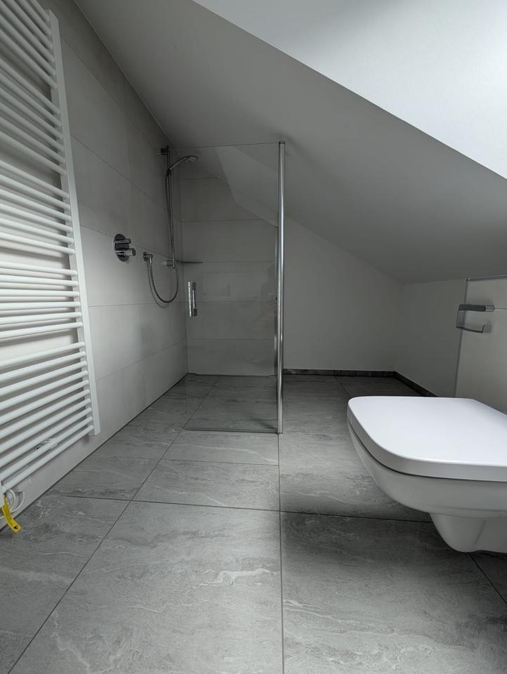 Erstbezug: Stilvolle NeubauWohnung mit großer Terrasse, Einbauküche und Stellplatz