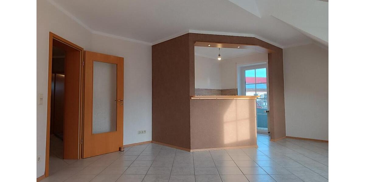 Dachgeschoßwohnung Dipperz - 3 Zimmer, 100 m&sup2;, 850&euro; | Angebot:25170165