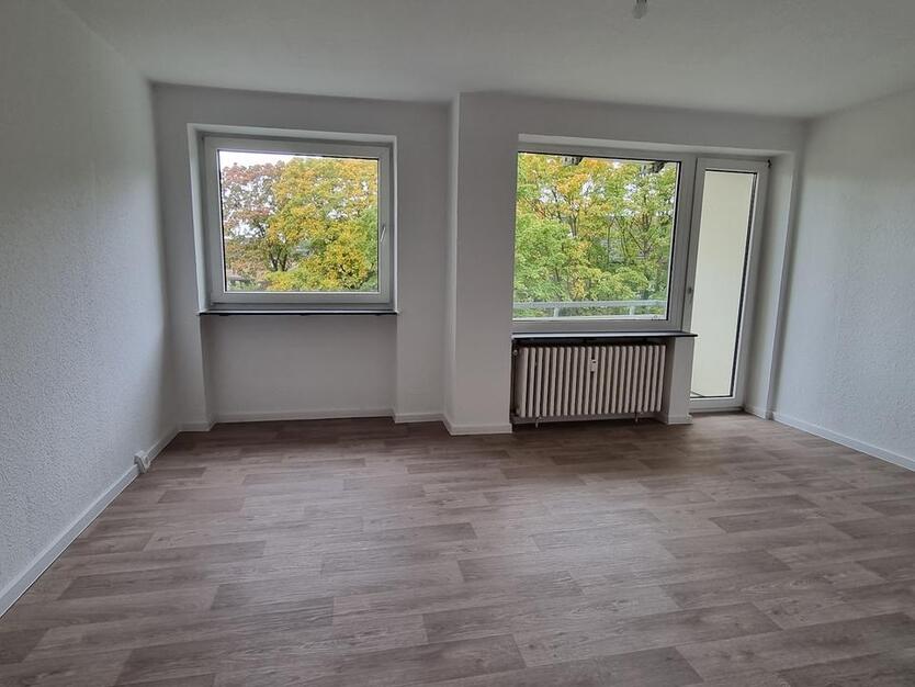 Renovierte 3-Zimmer-Wohnung mit Balkon und Aufzug zu vermieten! zimmer