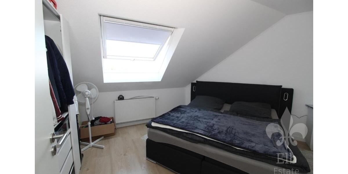 Niedliche 2 Zi- Dachgeschosswohnung mit Dusche und Keller im Lindenplatz, Hermsdorf 2 zimmer