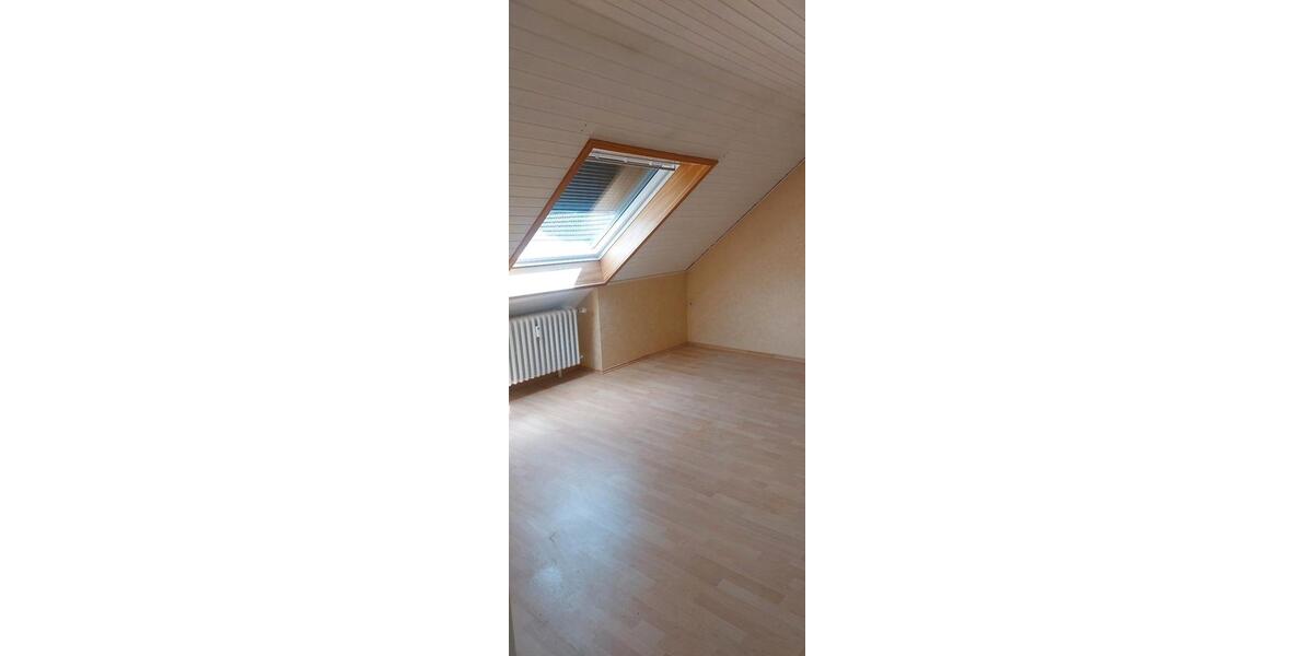 Dachgeschoßwohnung Duisburg Rheinhausen - 2 Zimmer, 75 m&sup2;, 950&euro; | Angebot:26532670
