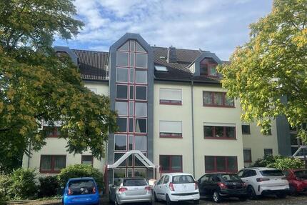Helle Dachgeschoßwohnung mit großzügigem Schnitt und Tageslichtbad