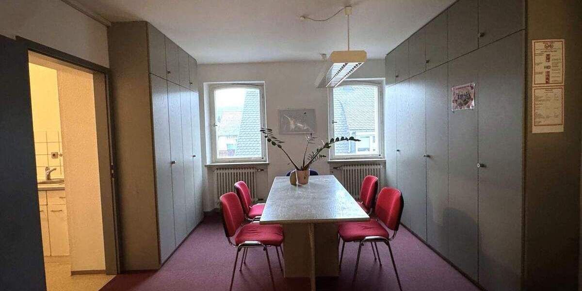 Gewerbeobjekt Bindlach - 8 Zimmer, 265 m&sup2;, 1.500&euro; | Angebot:24111993