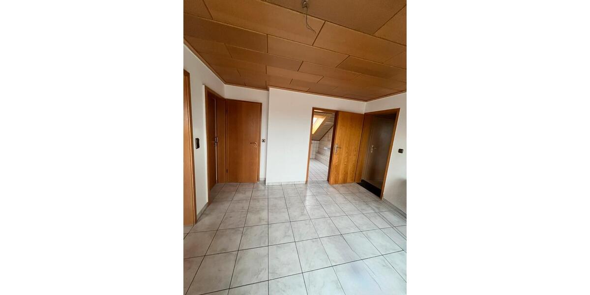 Dachgeschoßwohnung Erlenbach bei Marktheidenfeld - 3 Zimmer, 86 m&sup2;, 750&euro; | Angebot:25321405