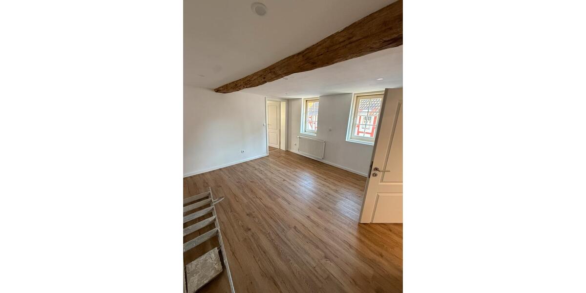 Etagenwohnung Schwalmstadt - 5 Zimmer, 145 m&sup2;, 950&euro; | Angebot:25298613