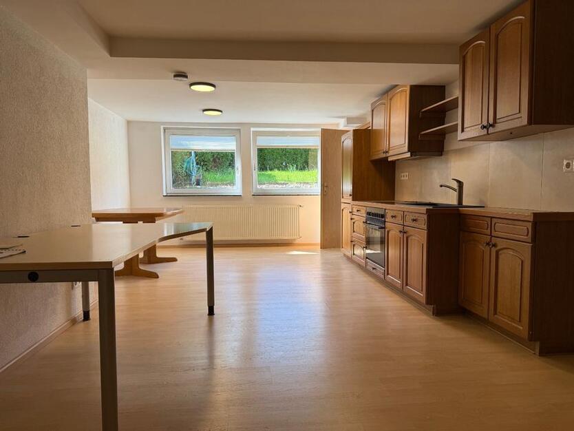 Schöne 2 Zimmer Wohnung mit Einbauküche und Möbeln In Gummersbach