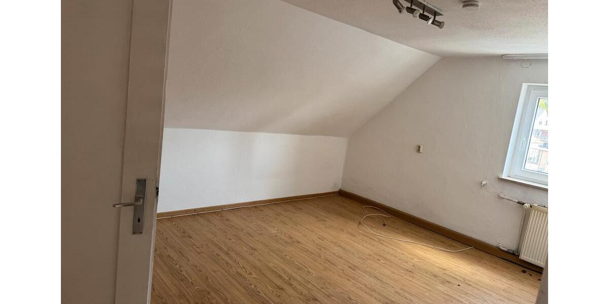 Dachgeschoßwohnung Ergoldsbach Langenhettenbach - 3 Zimmer, 85 m&sup2;, 1.100&euro; | Angebot:26212500