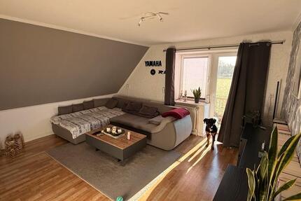 Helle Dachgeschosswohnung mit Balkon Gartenanteil u. Doppelgarge 3 zimmer