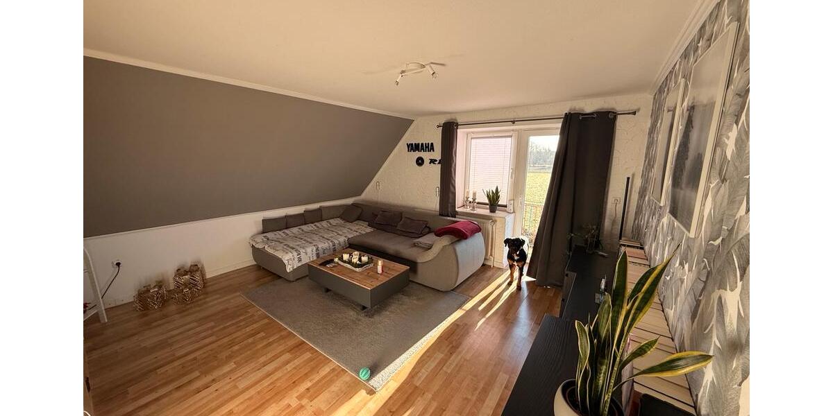 Helle Dachgeschosswohnung mit Balkon Gartenanteil u. Doppelgarge 3 zimmer