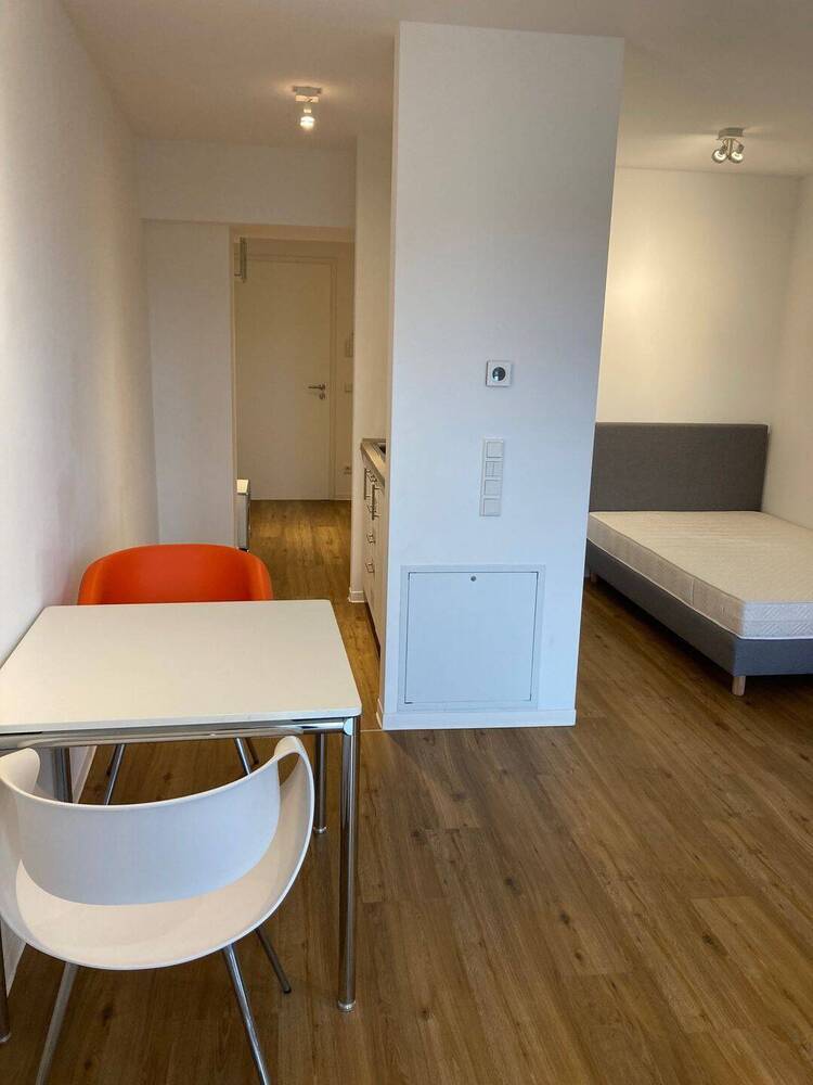 Großzügige 1-Zimmer-Wohnung mit Balkon in U-Bahn Nähe