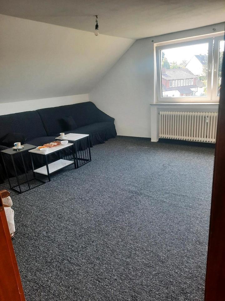 2-3 Zimmer Wohnung im Dachgeschoss eines freistehenden Hauses