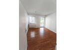Teilrenovierte helle 4 Zimmer Wohnung