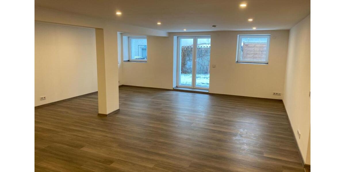 Moderne Erdgeschosswohnung mit großem Garten, Terrasse, Smarthome 4 zimmer