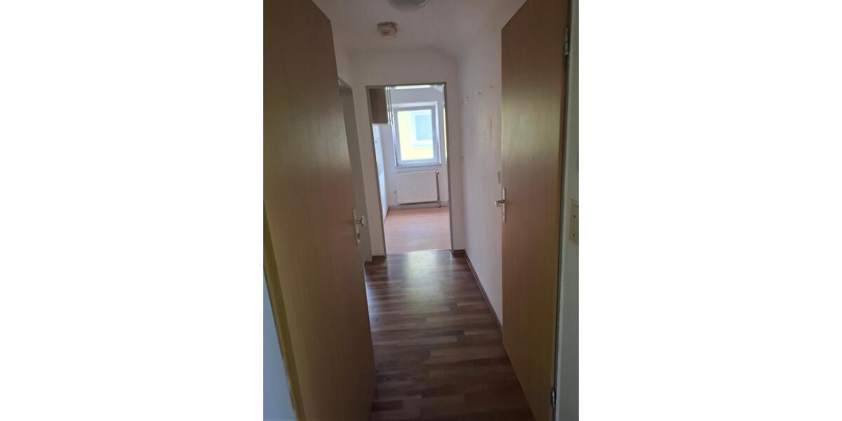 Dachgeschoßwohnung Windischeschenbach - 2 Zimmer, 79 m&sup2;, 420&euro; | Angebot:25839158