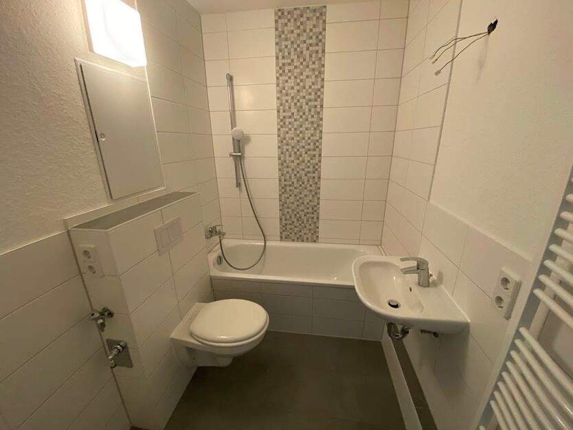 Familienfreundlich & modern: Sanierte Wohnung in bester Lageng ist bereit! 4 zimmer
