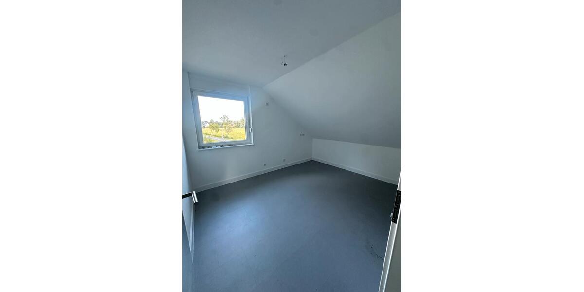 Wohnung zu vermieten ab sofort (Komplett kernsaniert) 4 zimmer