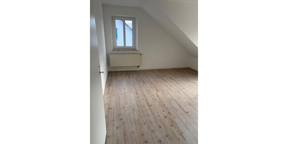 Dachgeschoßwohnung Nossen - 2 Zimmer, 78 m&sup2;, 480&euro; | Angebot:25918844