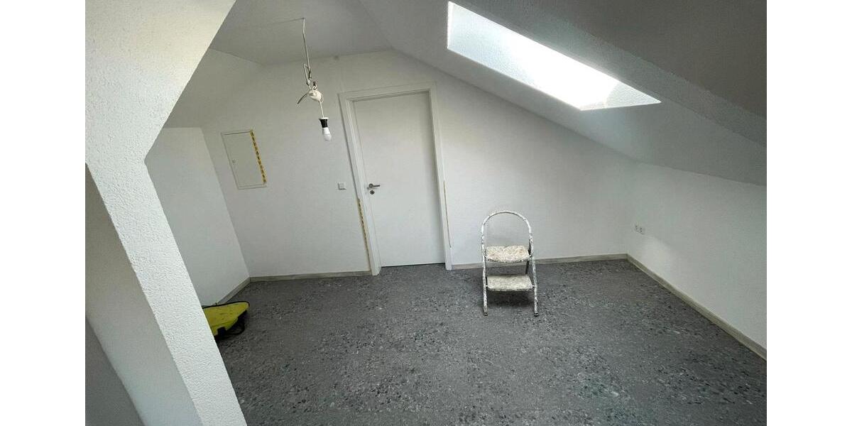 Dachgeschoßwohnung Oberderdingen - 2 Zimmer, 50 m&sup2;, 900&euro; | Angebot:24994550