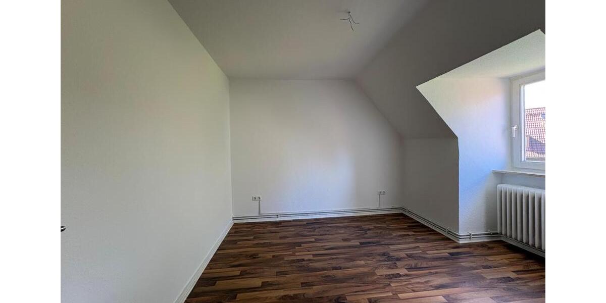 Dachgeschoßwohnung Wilhelmshaven - 3 Zimmer, 51 m&sup2;, 372&euro; | Angebot:26151698